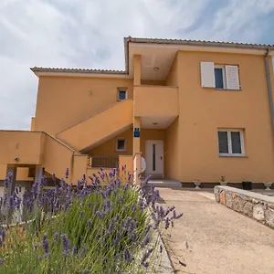 https://apartments-sanjin-kornic.primorje-gorskikotar.com
